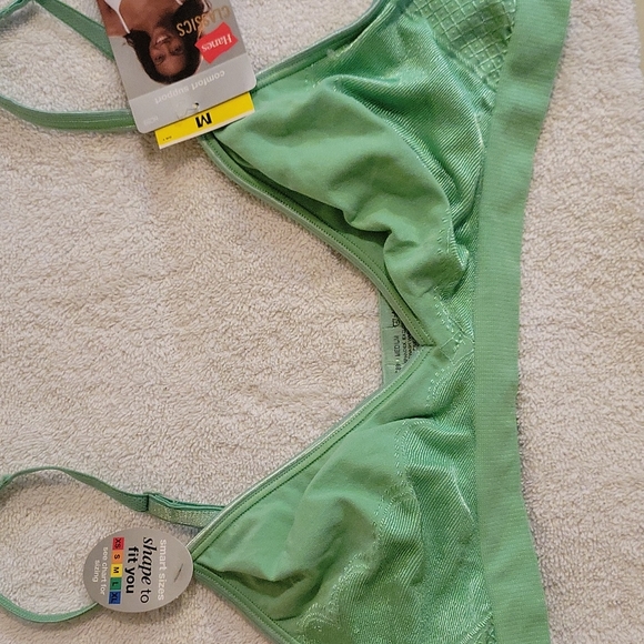 2 New Hanes Classic Comfort Flex Bra's. Size Medium - Picture 9 of 16